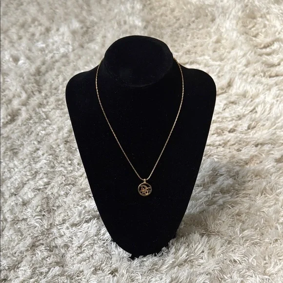 Elegant Christian Dior Pendant Necklace - Picture 1 of 4